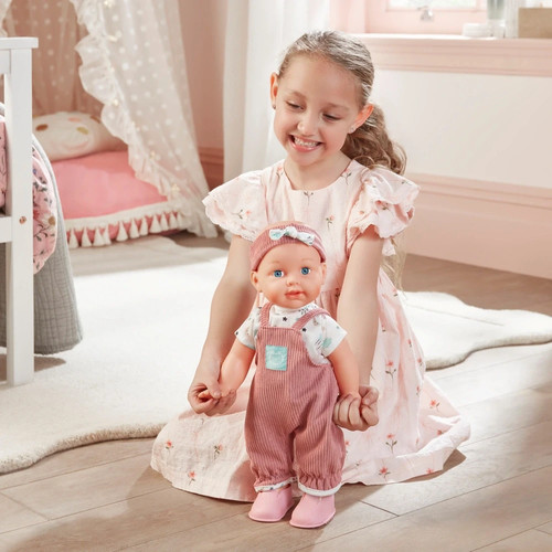 Ivy lily baby - learns, walk