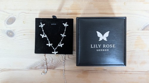 Bees necklace from ivy - ivy, rose